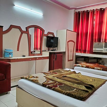 Hotel Yatri International New Delhi Buitenkant foto