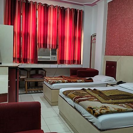 Hotel Yatri International New Delhi Buitenkant foto