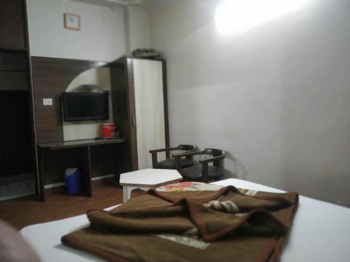 Hotel Yatri International New Delhi Buitenkant foto