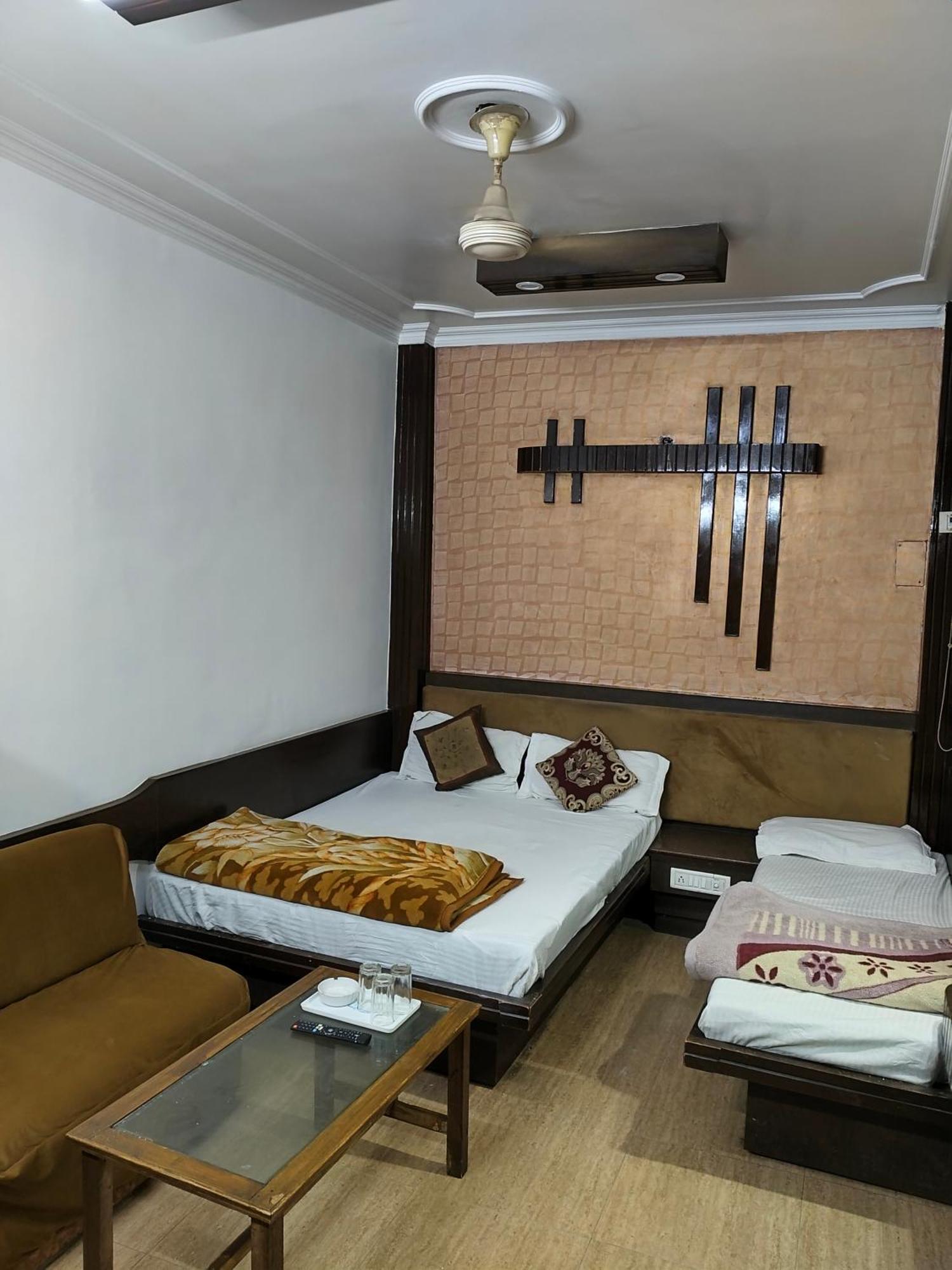 Hotel Yatri International New Delhi Kamer foto