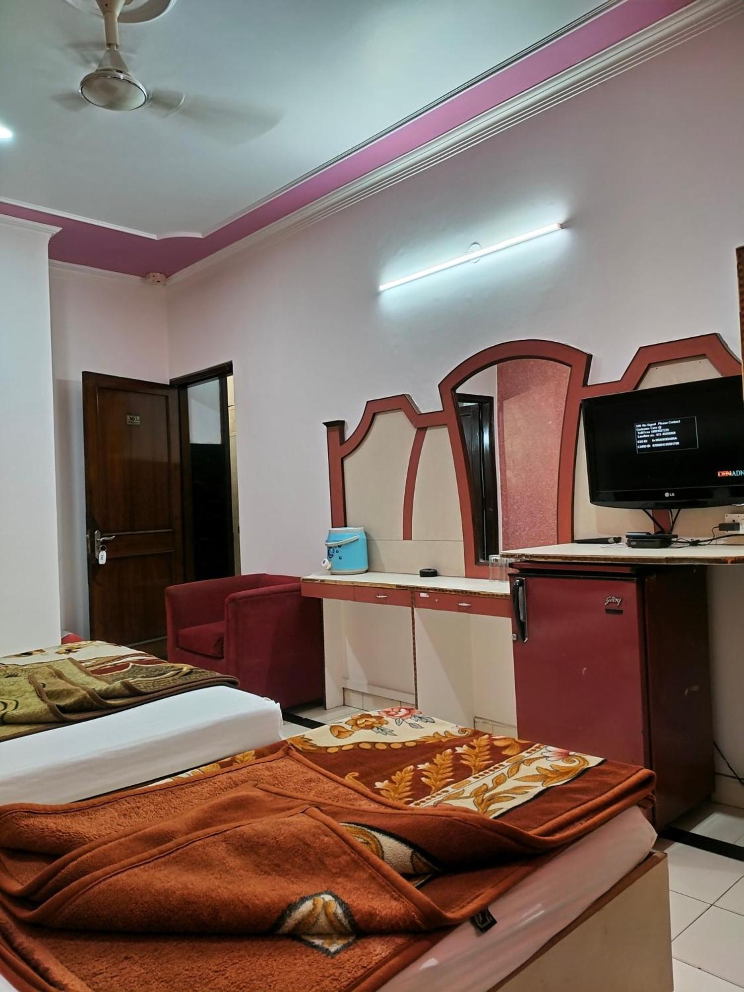 Hotel Yatri International New Delhi Kamer foto