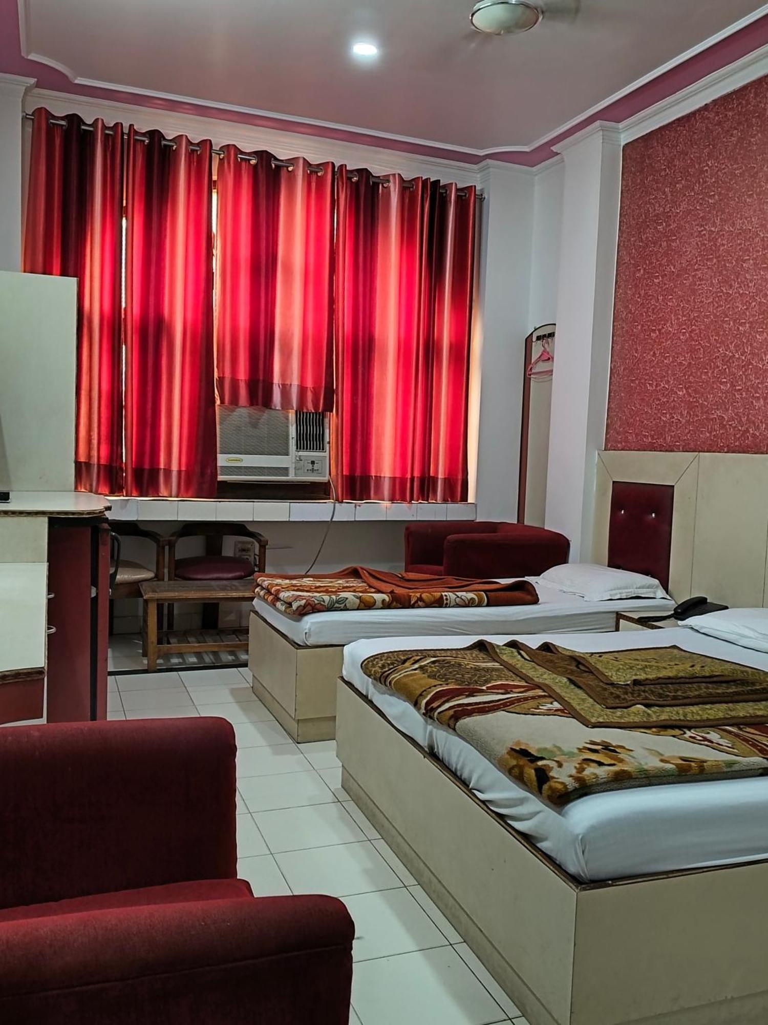 Hotel Yatri International New Delhi Kamer foto