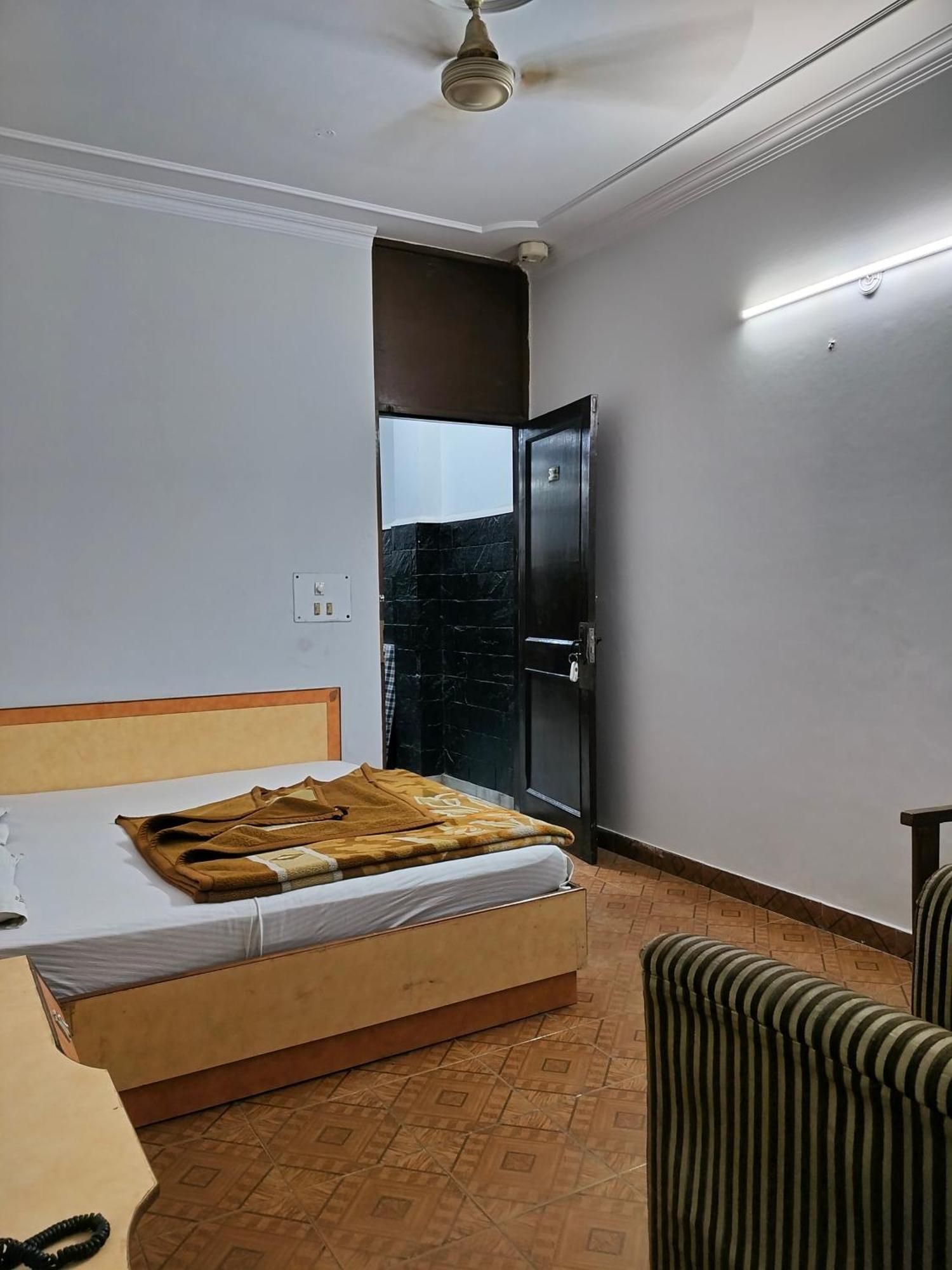 Hotel Yatri International New Delhi Kamer foto