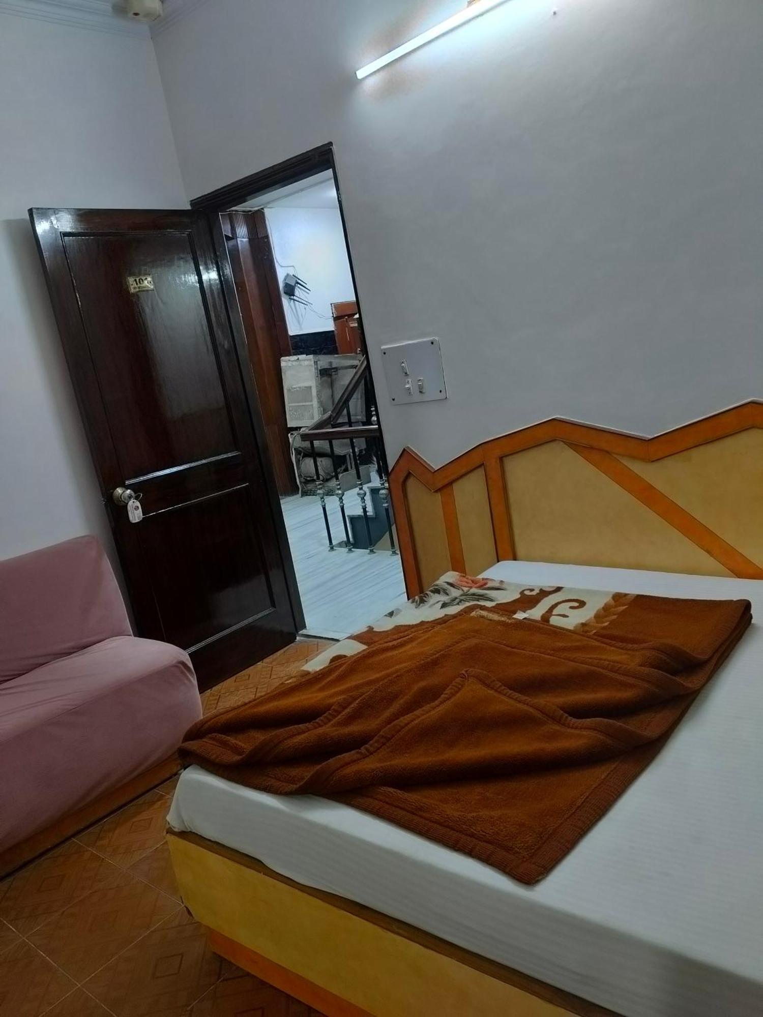 Hotel Yatri International New Delhi Kamer foto