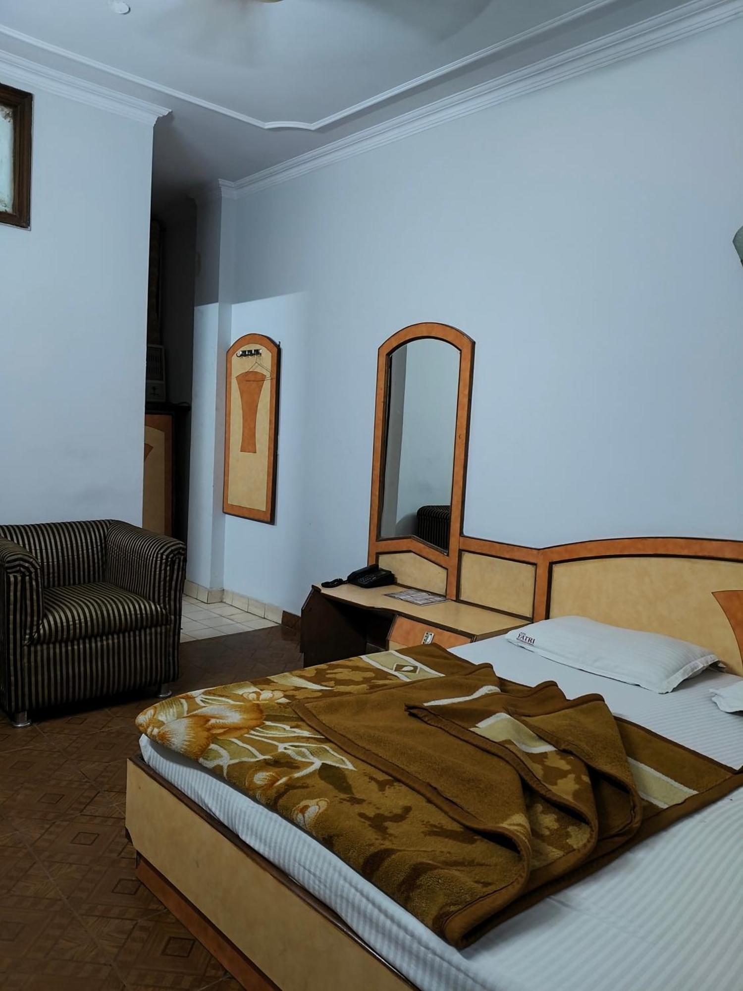 Hotel Yatri International New Delhi Kamer foto