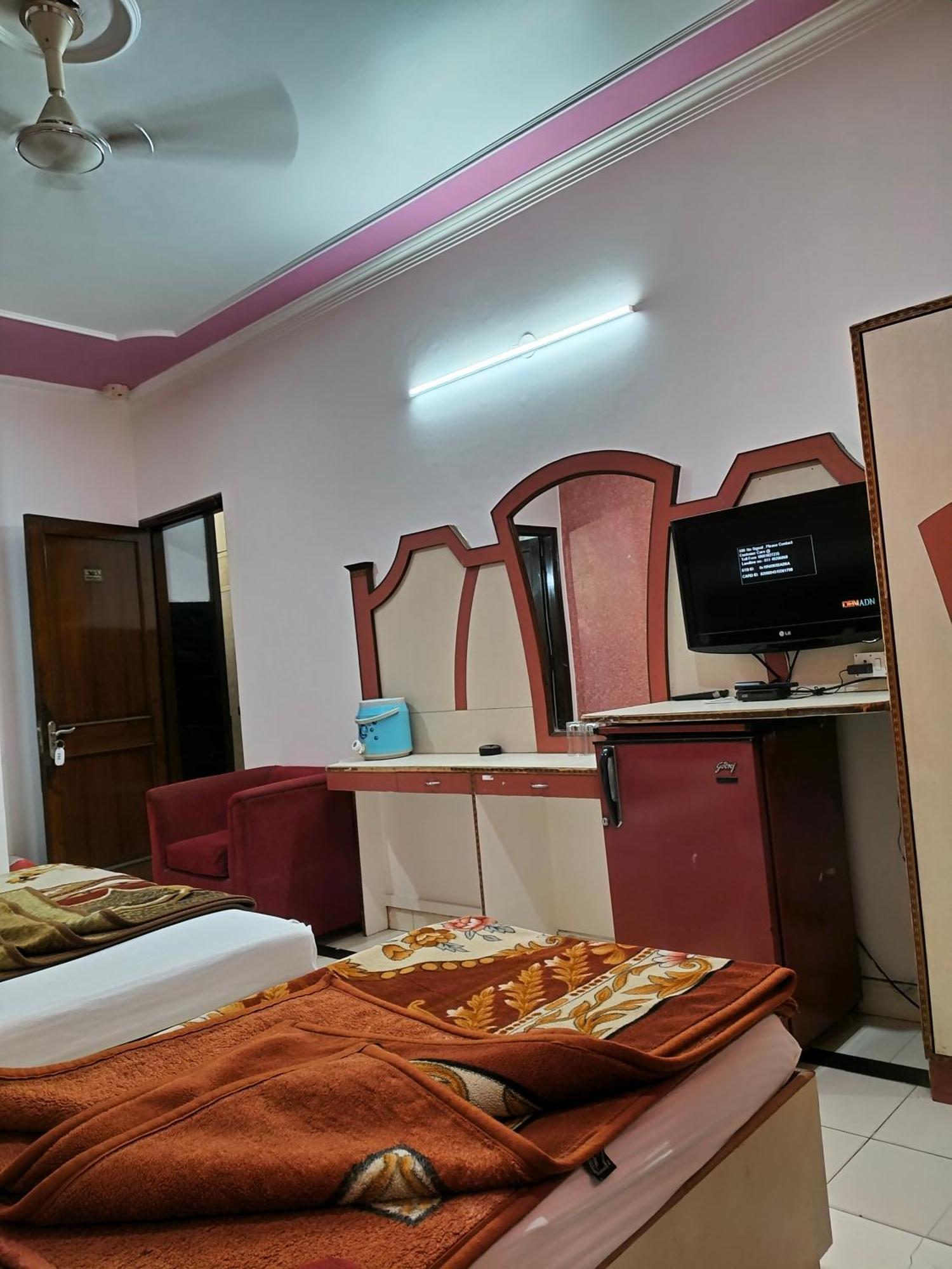 Hotel Yatri International New Delhi Kamer foto