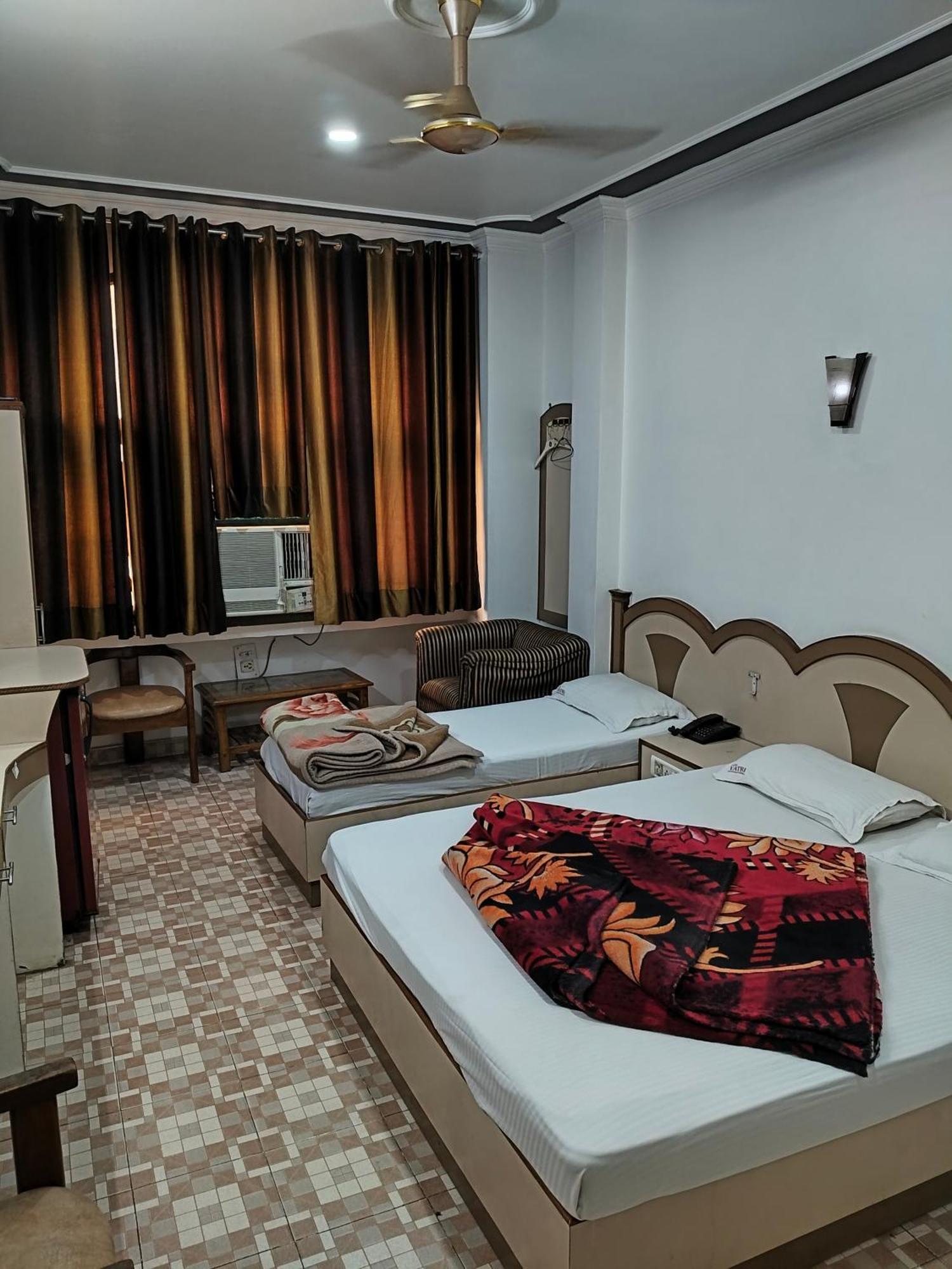 Hotel Yatri International New Delhi Kamer foto
