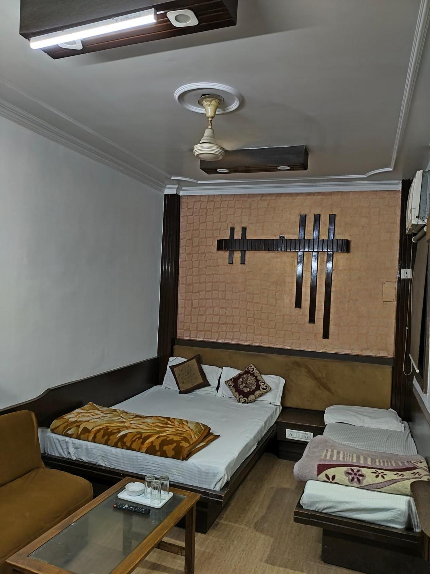 Hotel Yatri International New Delhi Kamer foto