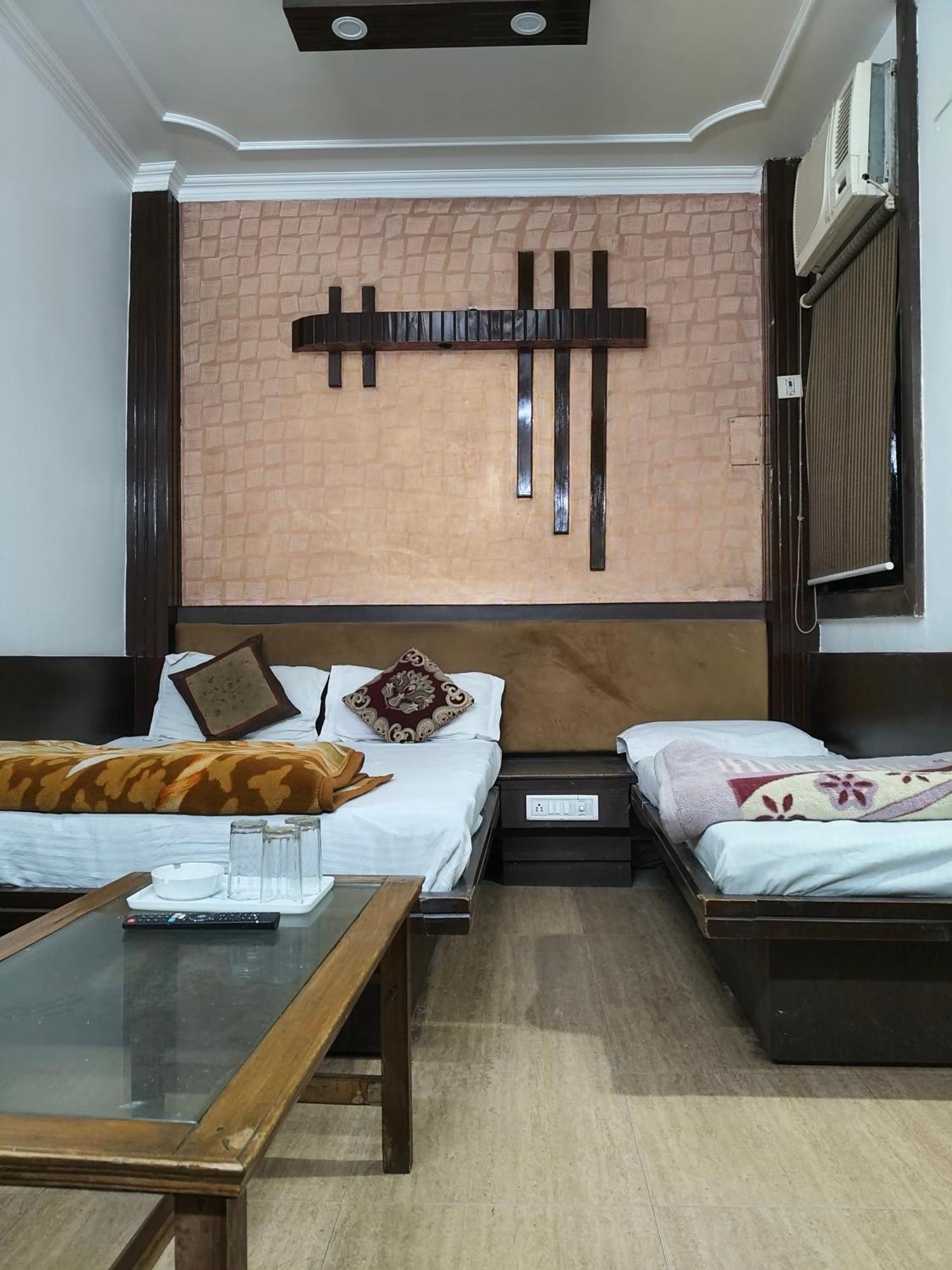 Hotel Yatri International New Delhi Buitenkant foto