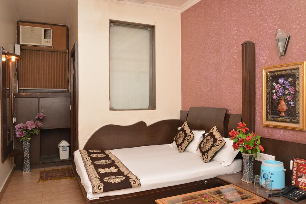 Hotel Yatri International New Delhi Buitenkant foto