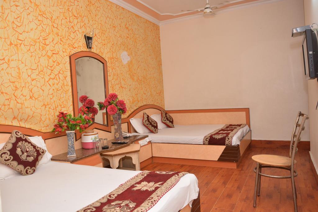 Hotel Yatri International New Delhi Buitenkant foto