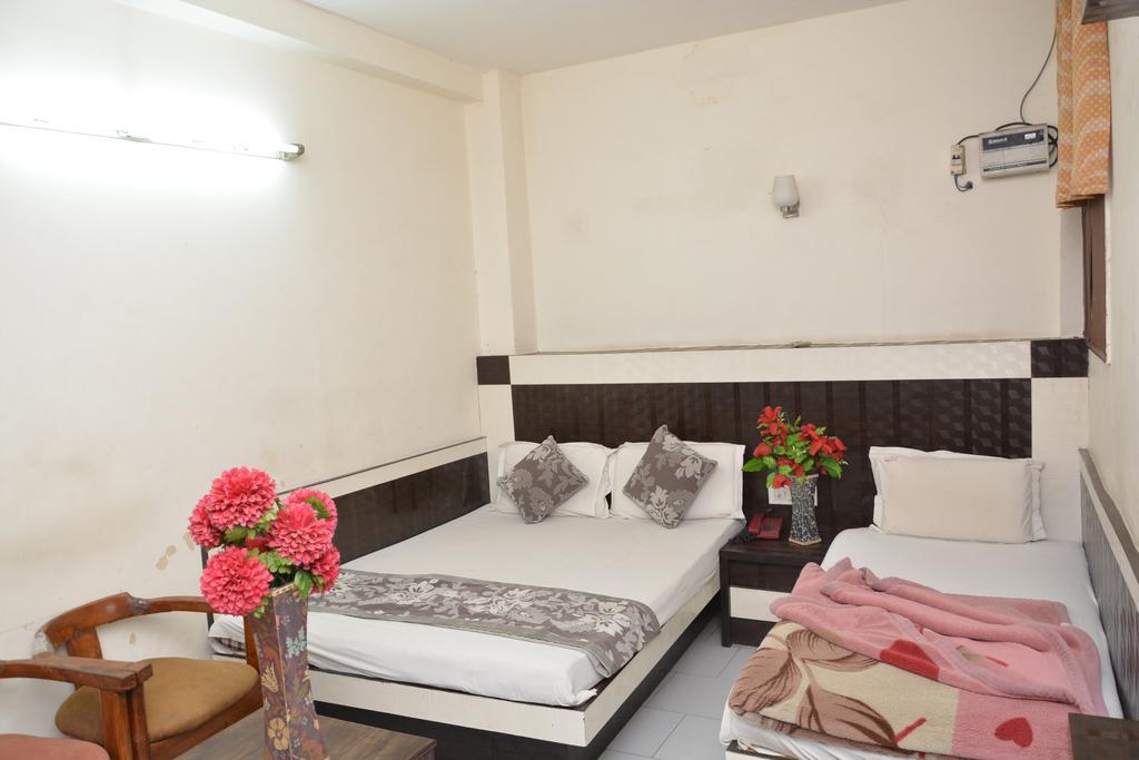Hotel Yatri International New Delhi Buitenkant foto