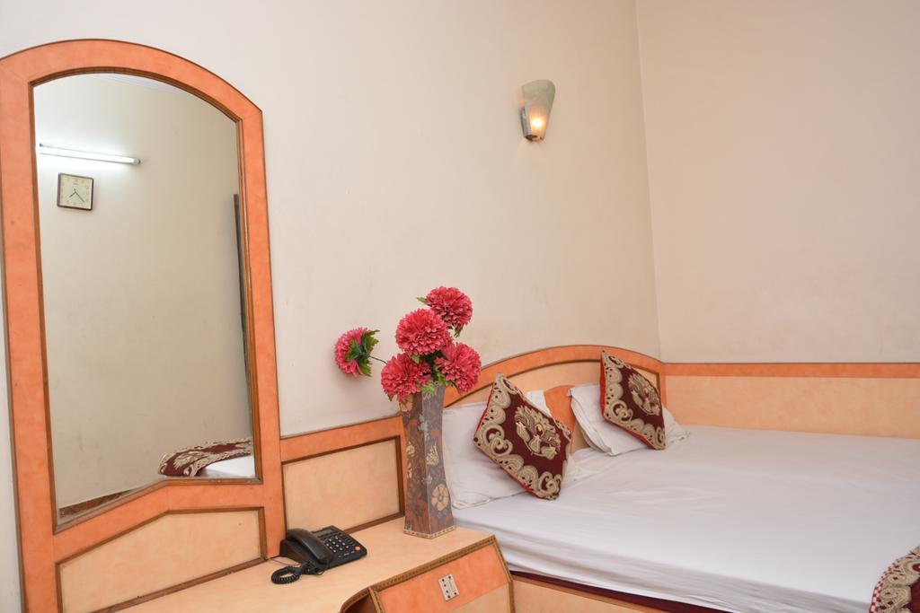 Hotel Yatri International New Delhi Buitenkant foto