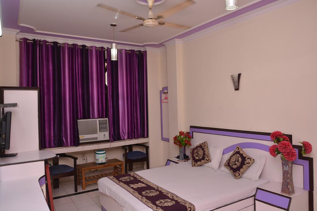 Hotel Yatri International New Delhi Buitenkant foto