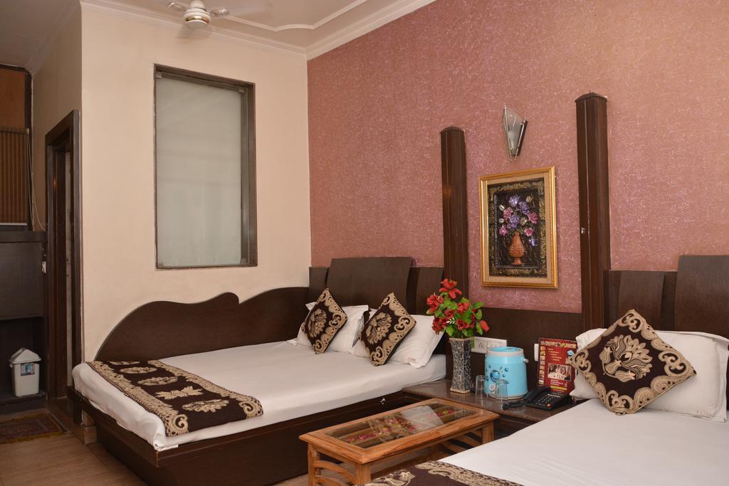 Hotel Yatri International New Delhi Buitenkant foto