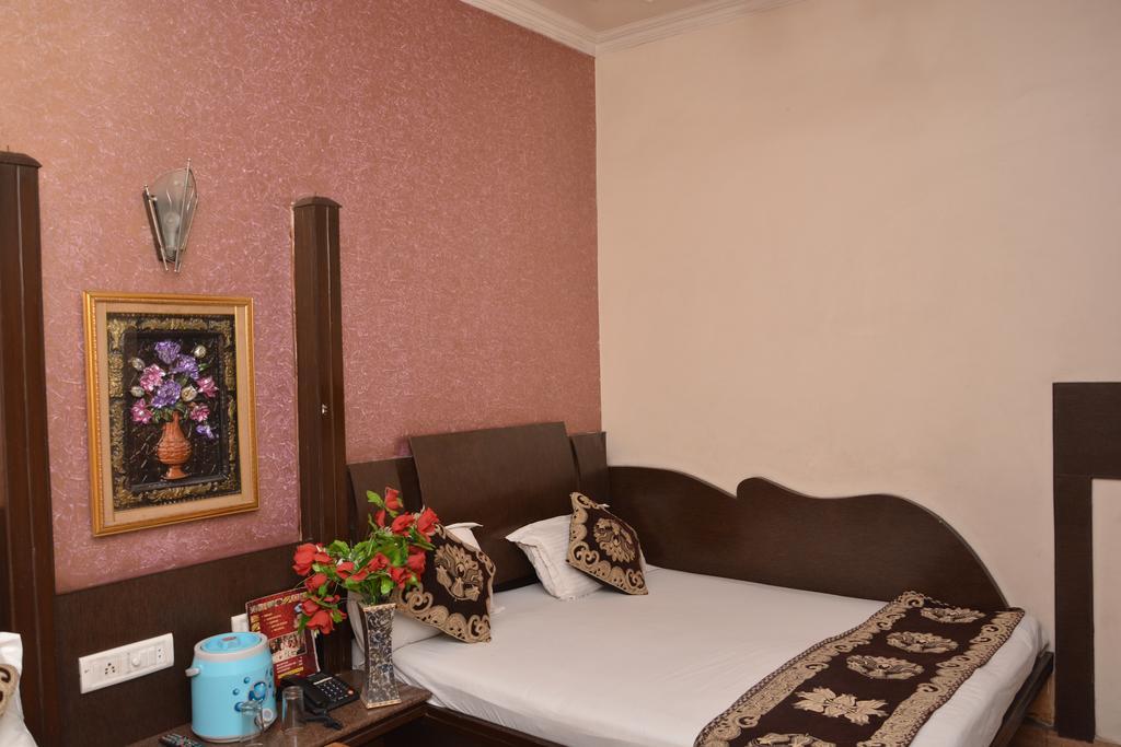 Hotel Yatri International New Delhi Buitenkant foto