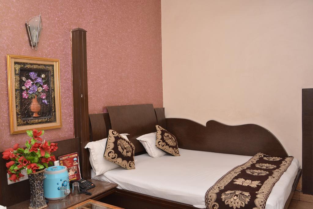 Hotel Yatri International New Delhi Buitenkant foto
