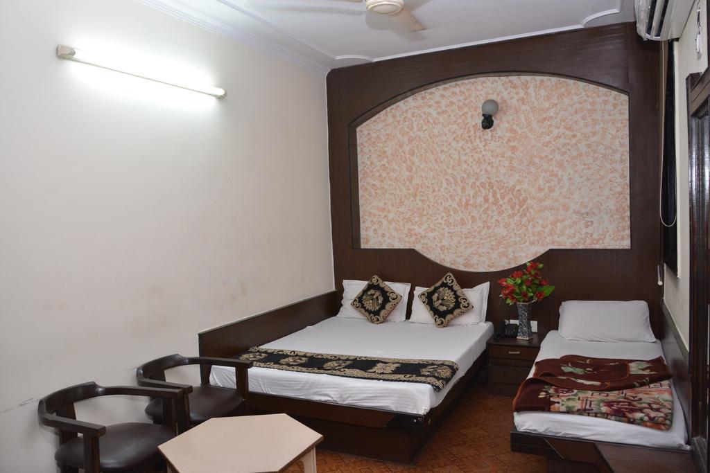 Hotel Yatri International New Delhi Buitenkant foto