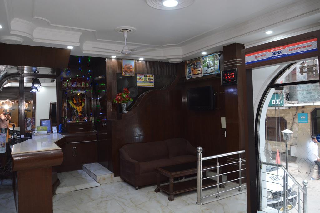 Hotel Yatri International New Delhi Buitenkant foto