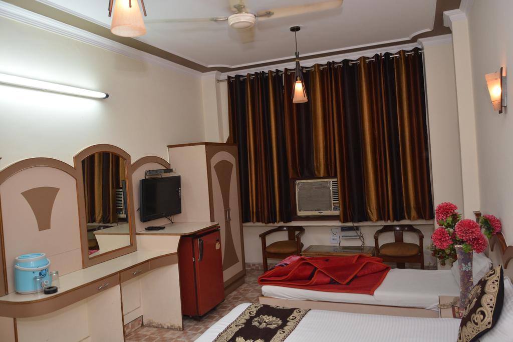 Hotel Yatri International New Delhi Buitenkant foto